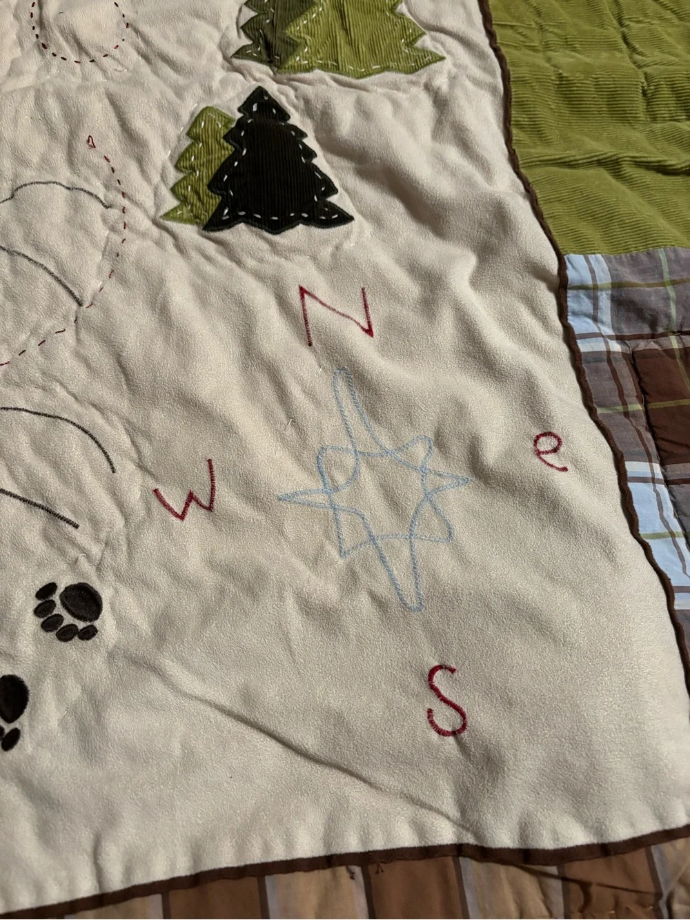 Vintage Woolrich Cream Patchwork Quilt with Brown Bears and Green Tree